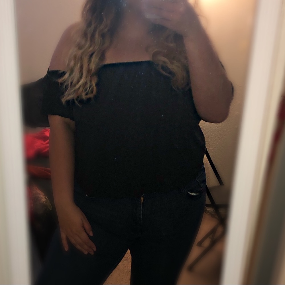 WOMENS OFF SHOULDER TEE